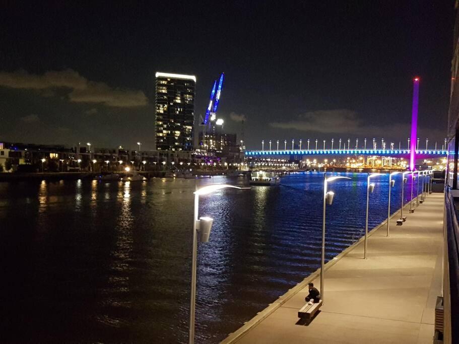 Melbourne Docklands Riverside Views Eksteriør billede
